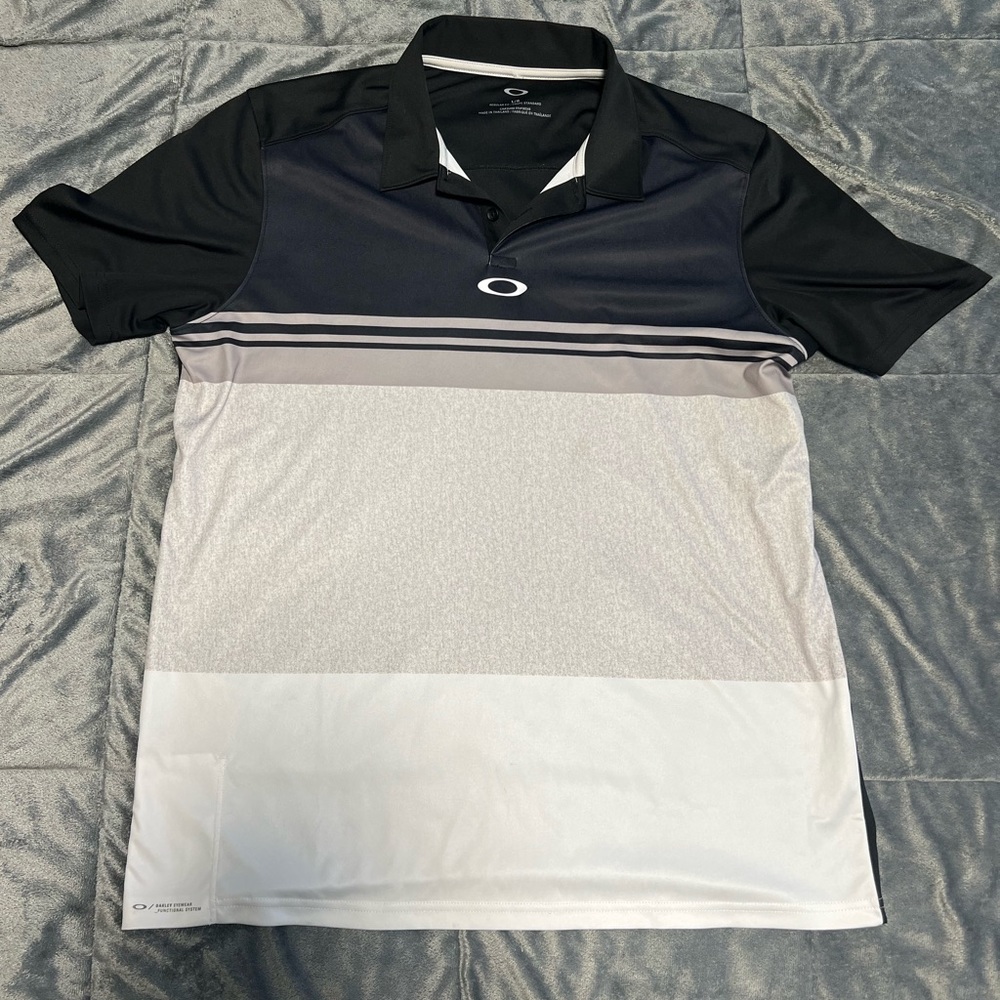Mens Oakley golf polo. Large